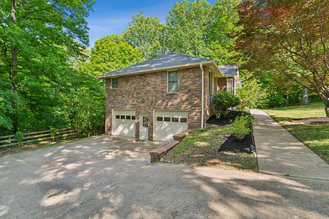 1001 Red Oak Dr