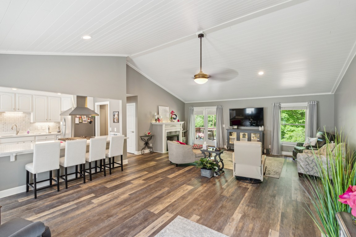 1001 Red Oak Dr