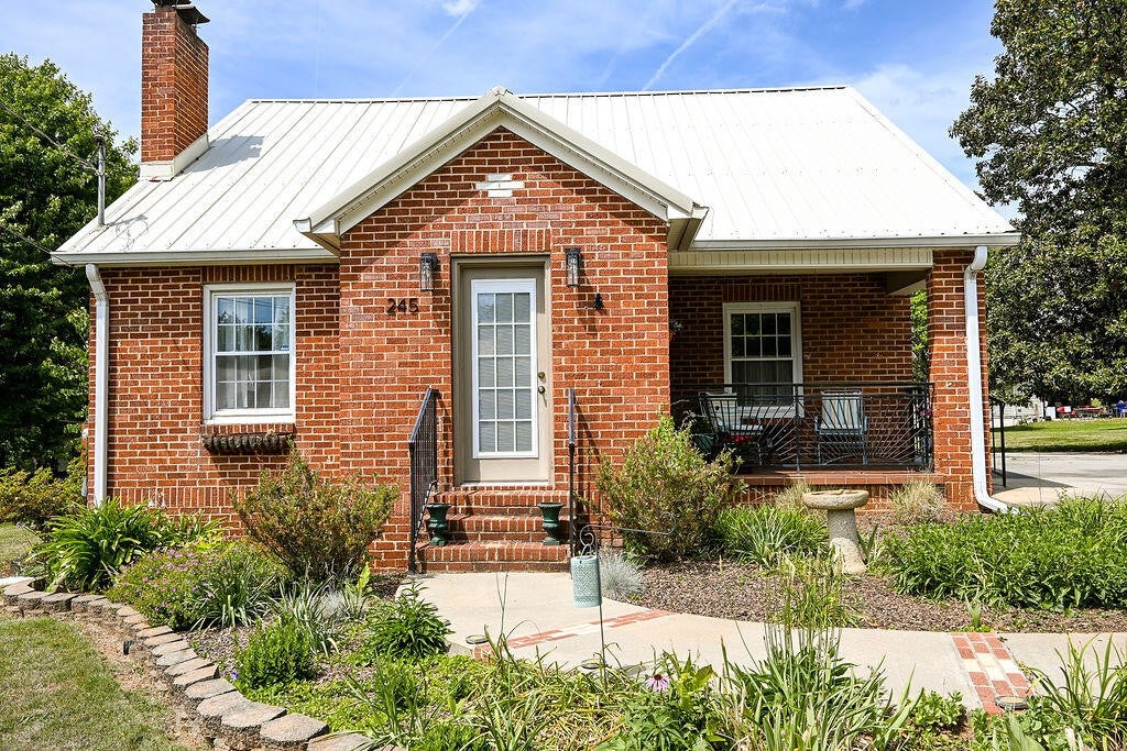 245 Hiwassee Avenue NE