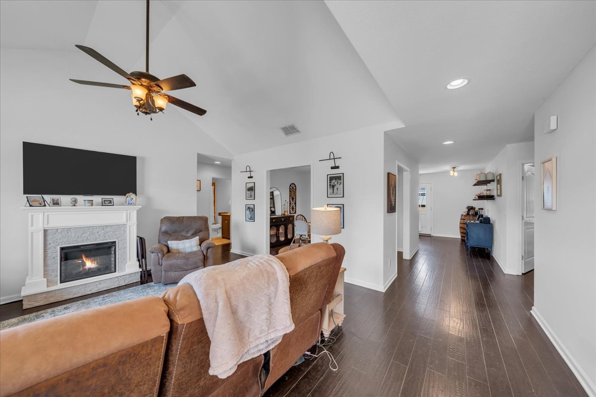 211 Williamsburg Cir