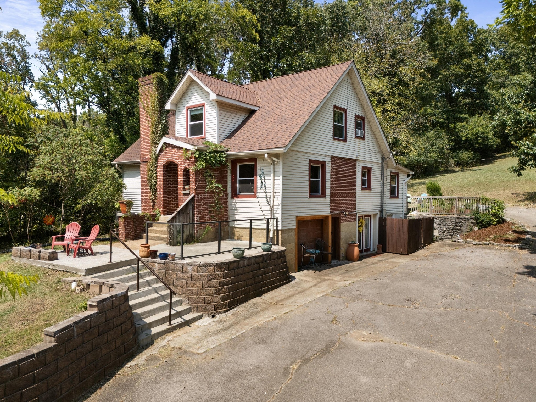 910 Due West Ave