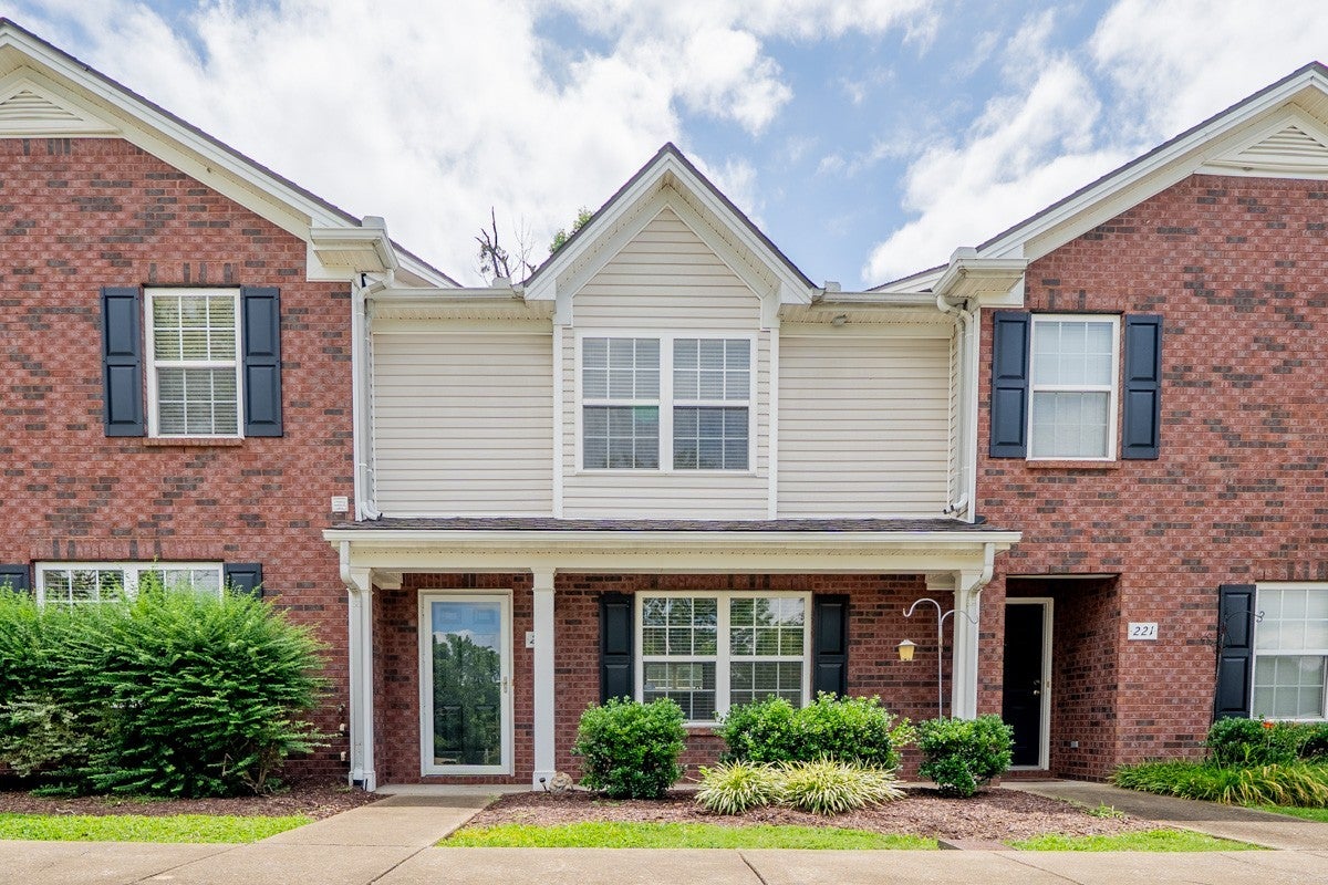 2-bed listing at 223 Buck Run Dr, Nashville
