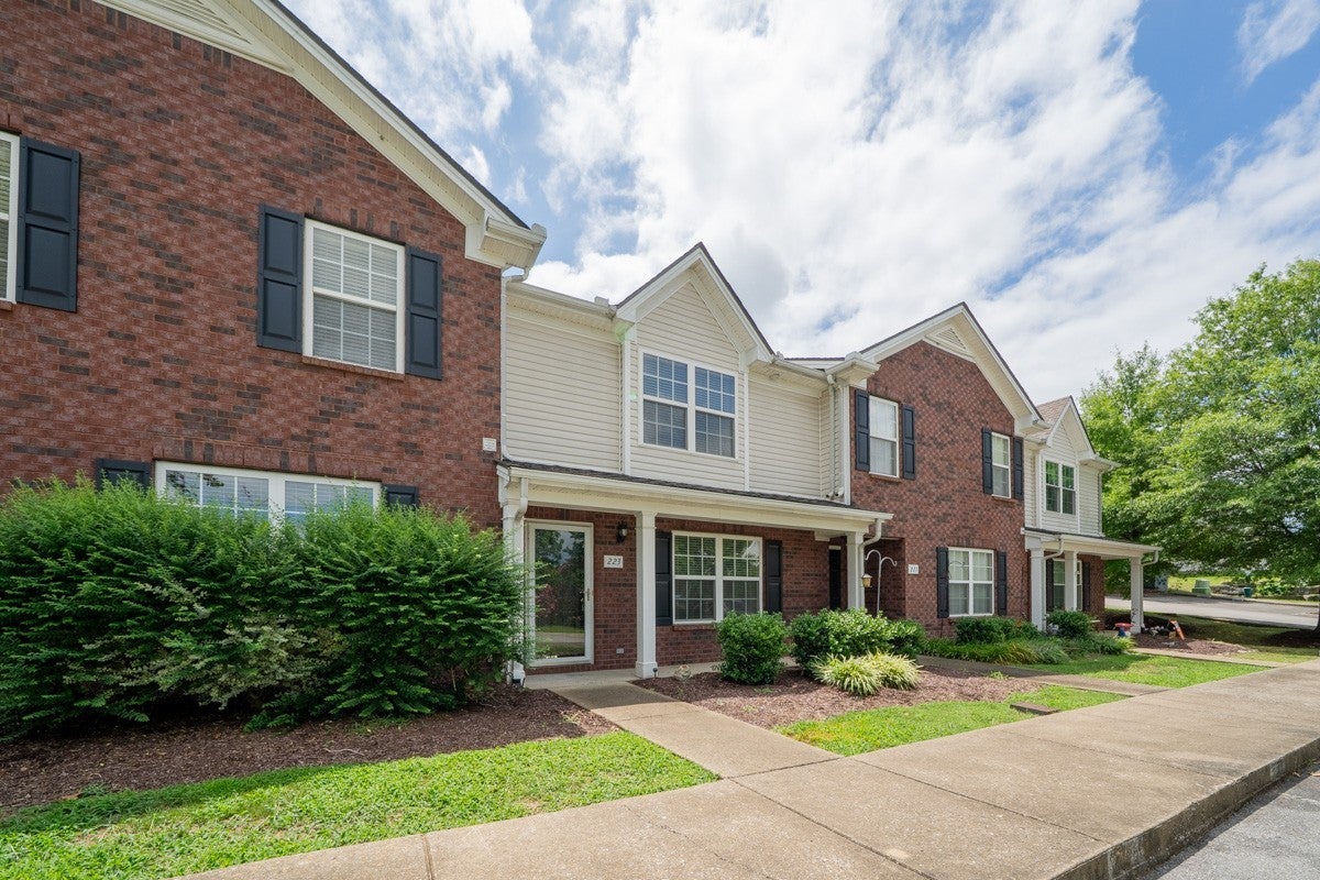 223 Buck Run Dr
