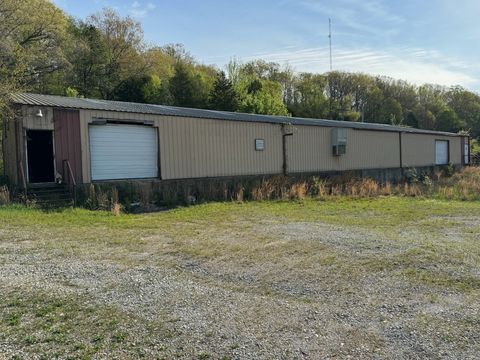 132 Valley Rd Lobelville TN 37097