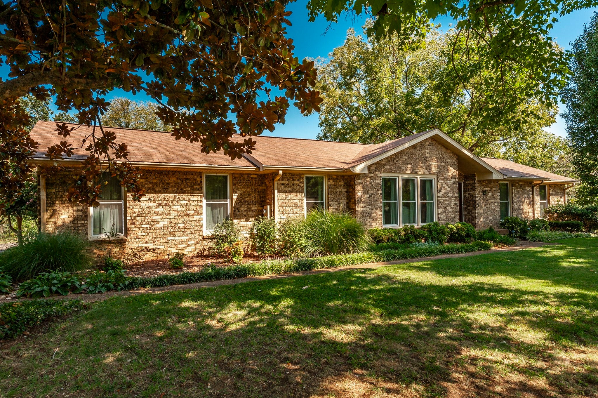 1097 Lakeshore Dr
