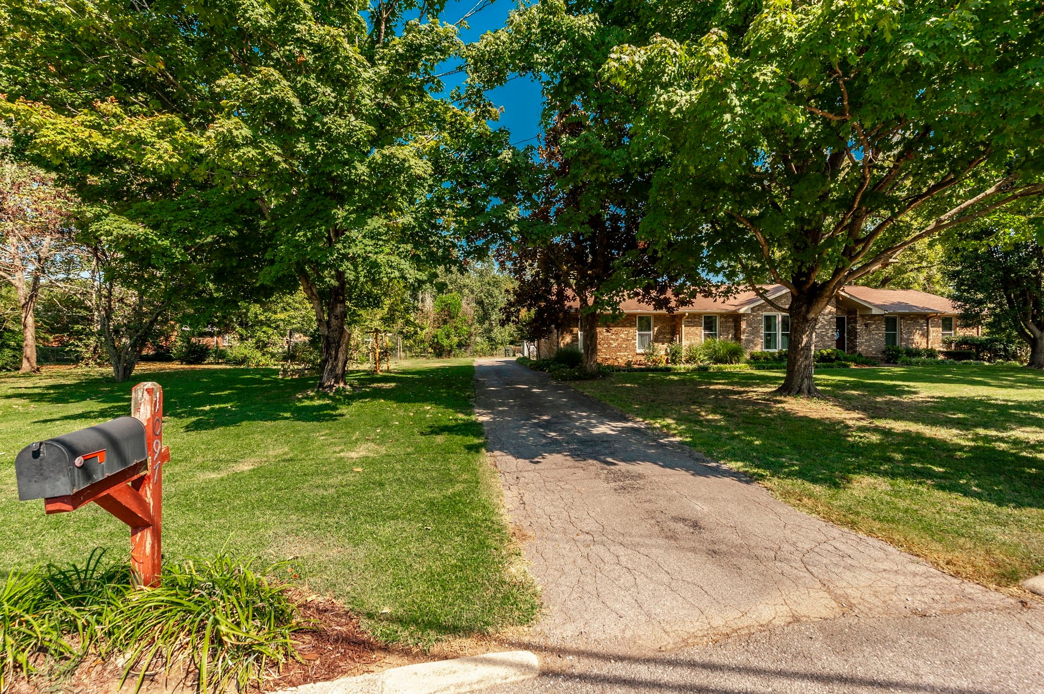 1097 Lakeshore Dr