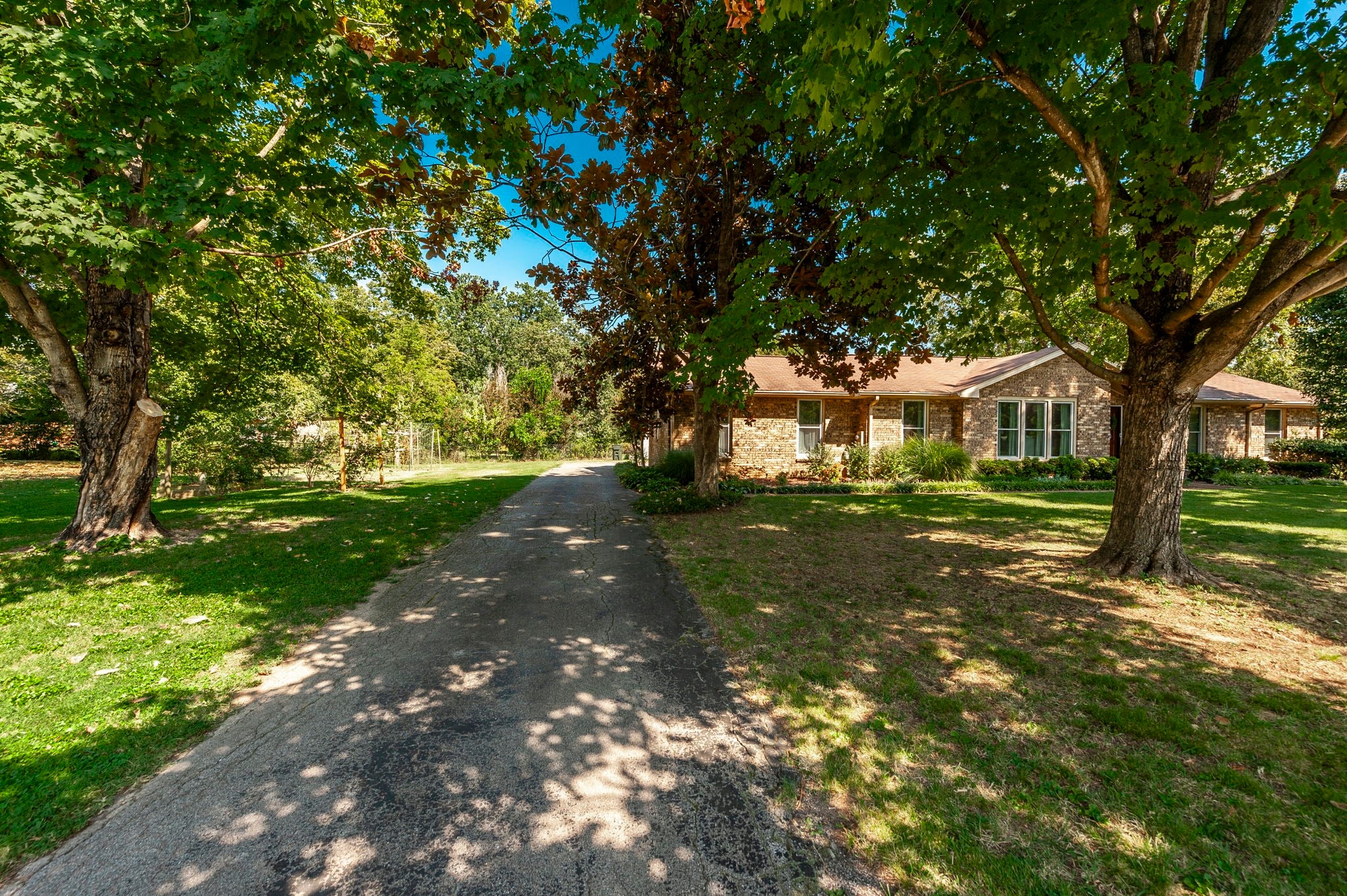 1097 Lakeshore Dr