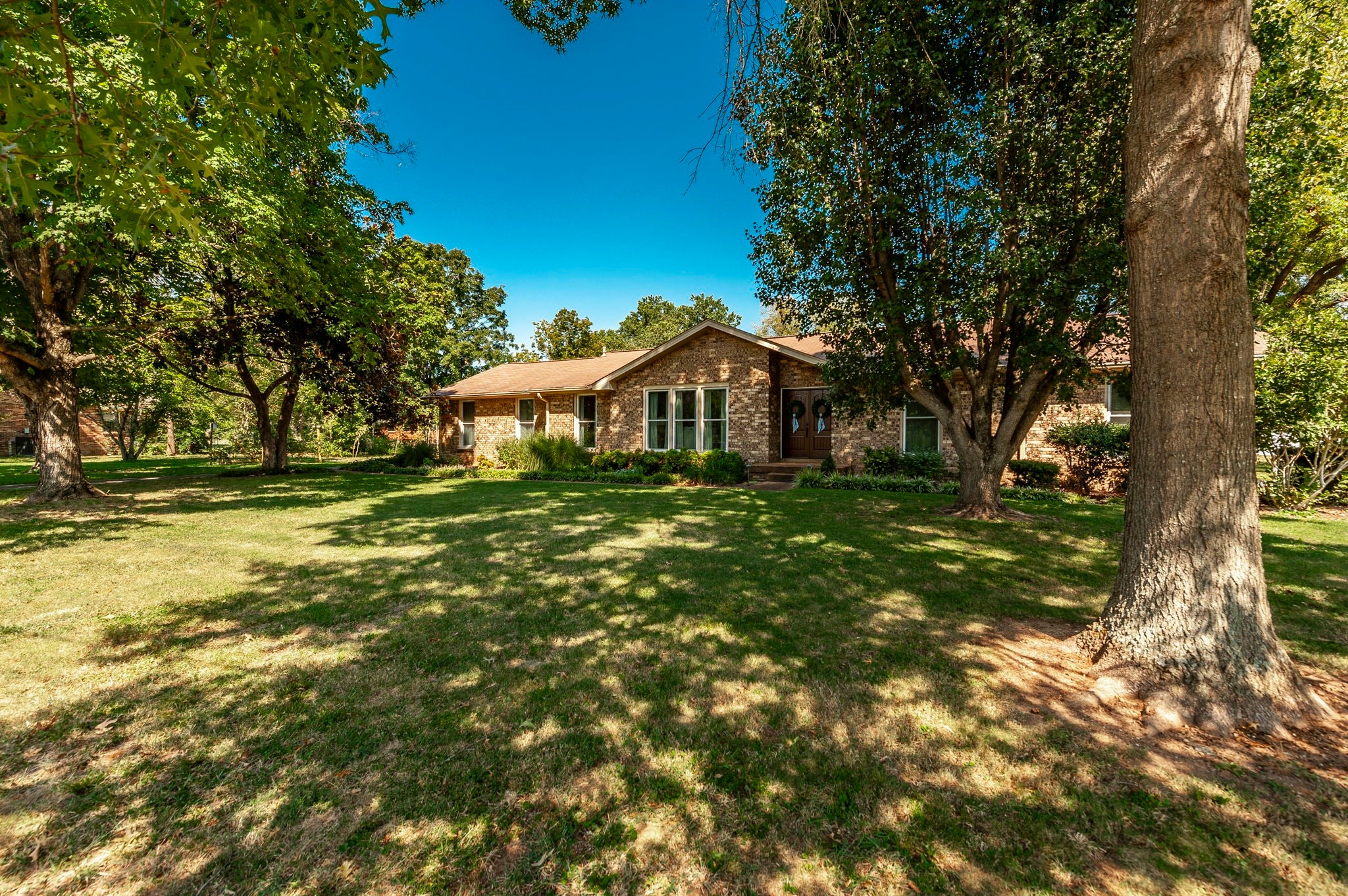 1097 Lakeshore Dr