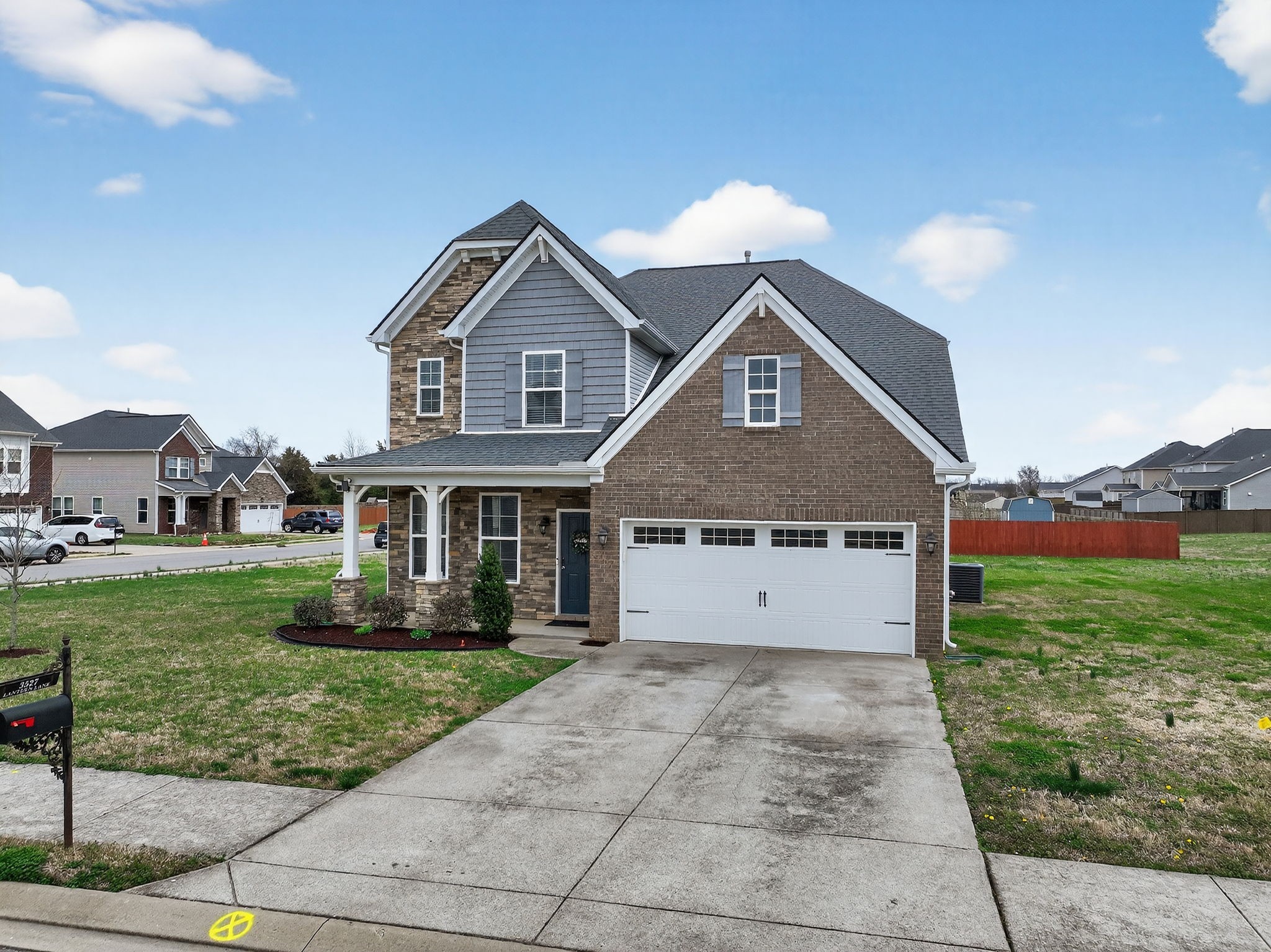 3527 Lantern Ln