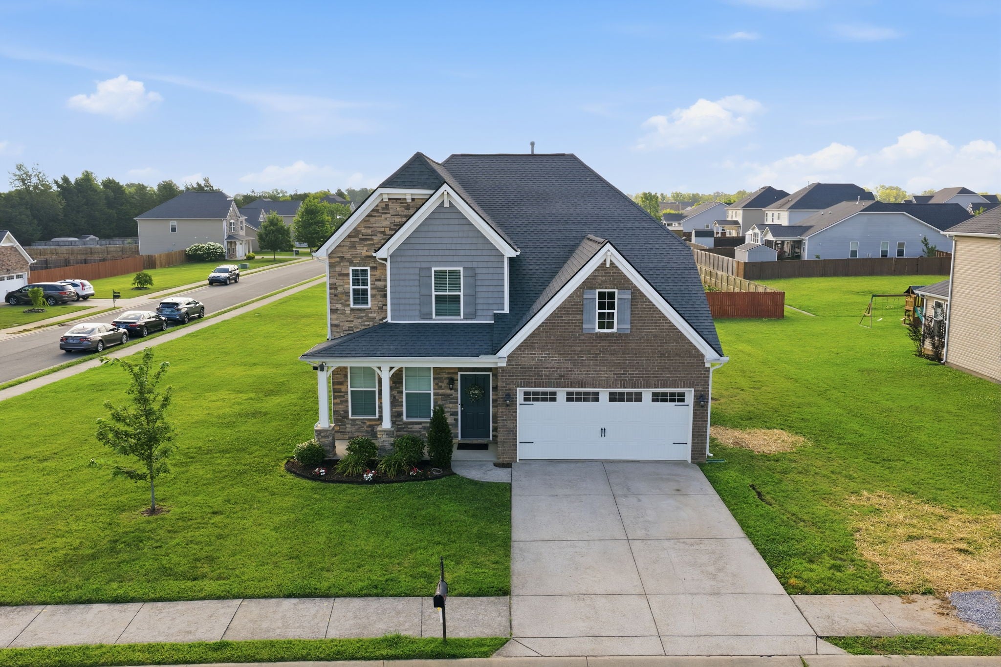 3527 Lantern Ln - Photo 2