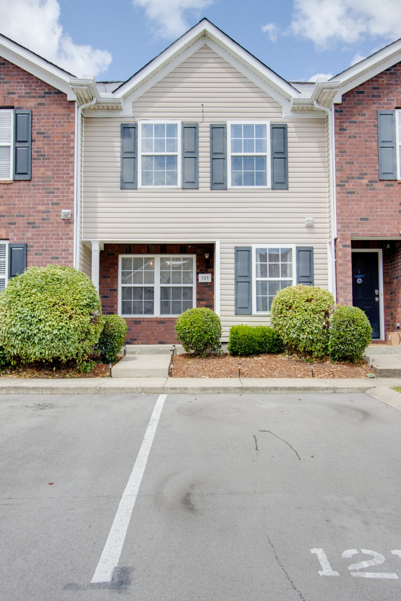 121 Oak Valley Cir