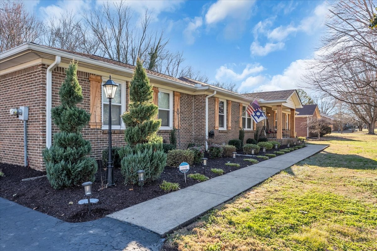 2305 Braxton Bragg Dr