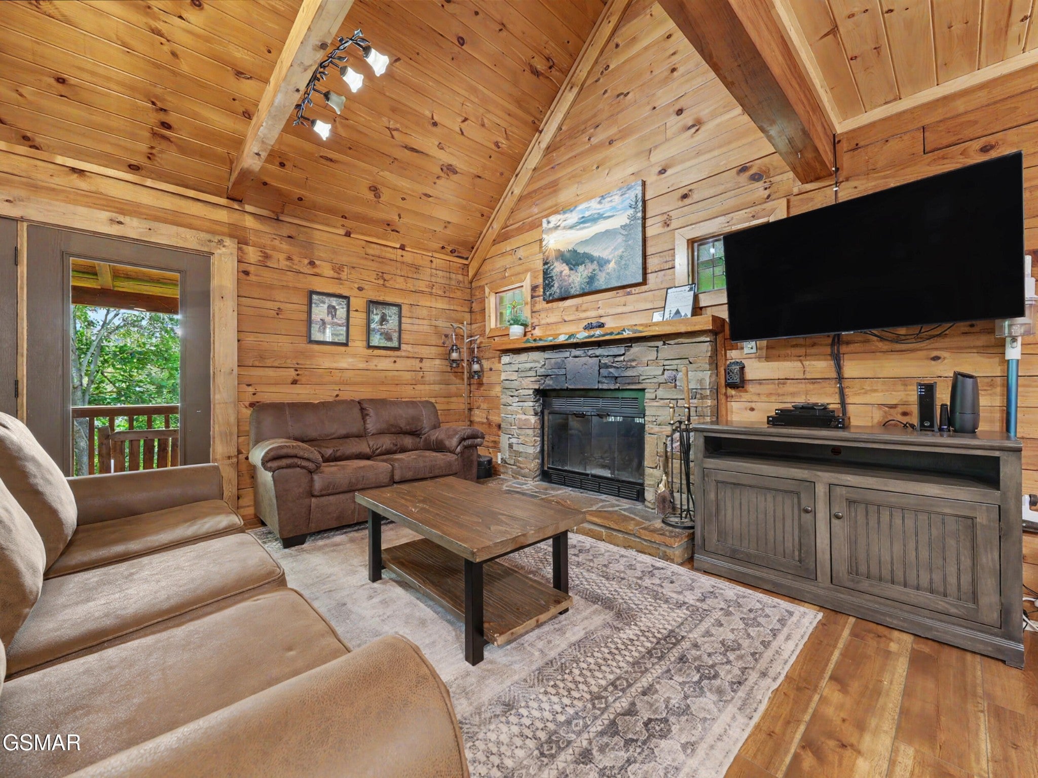 910 Ski View Lane