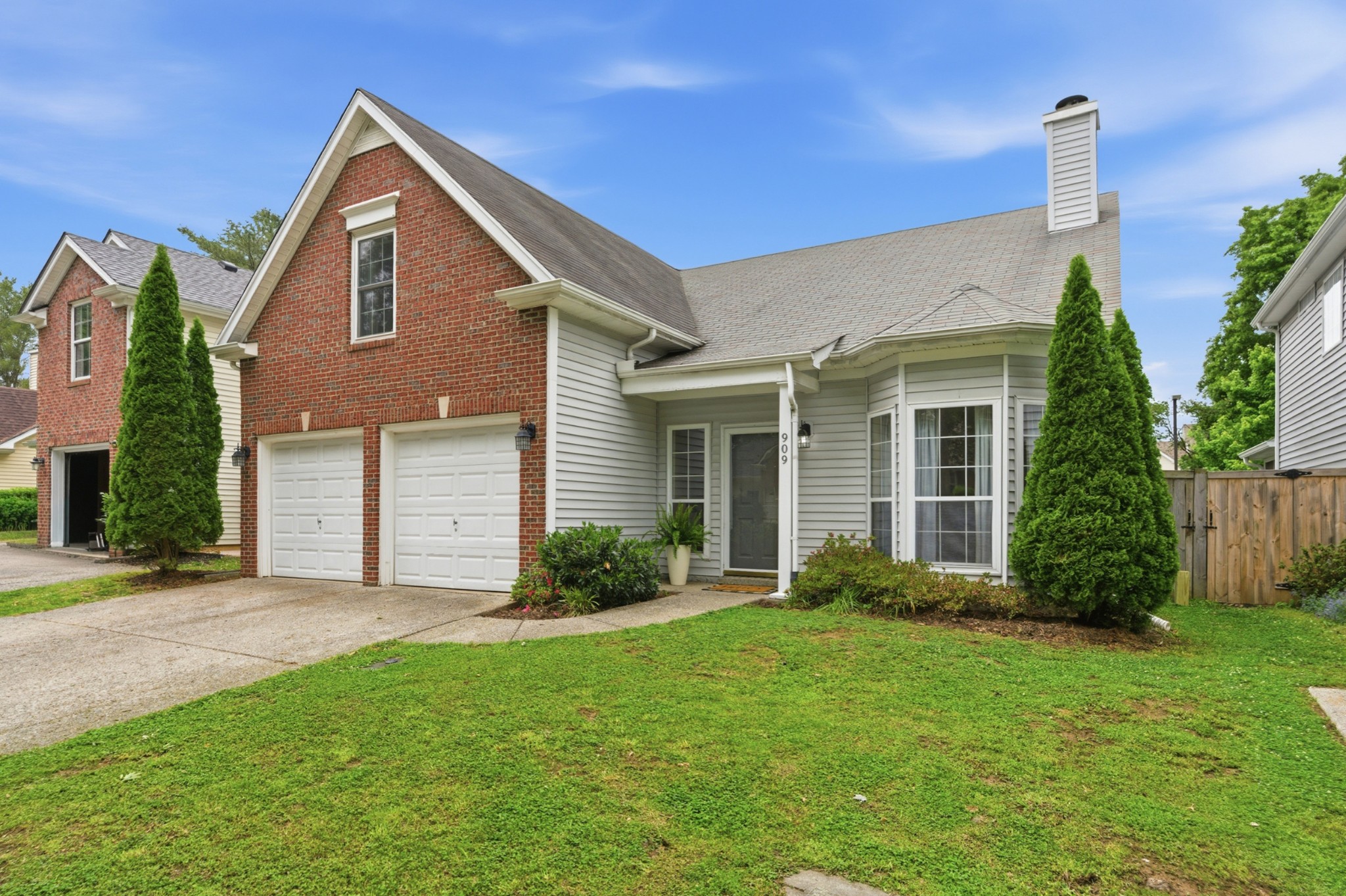 909 Idlewild Ct