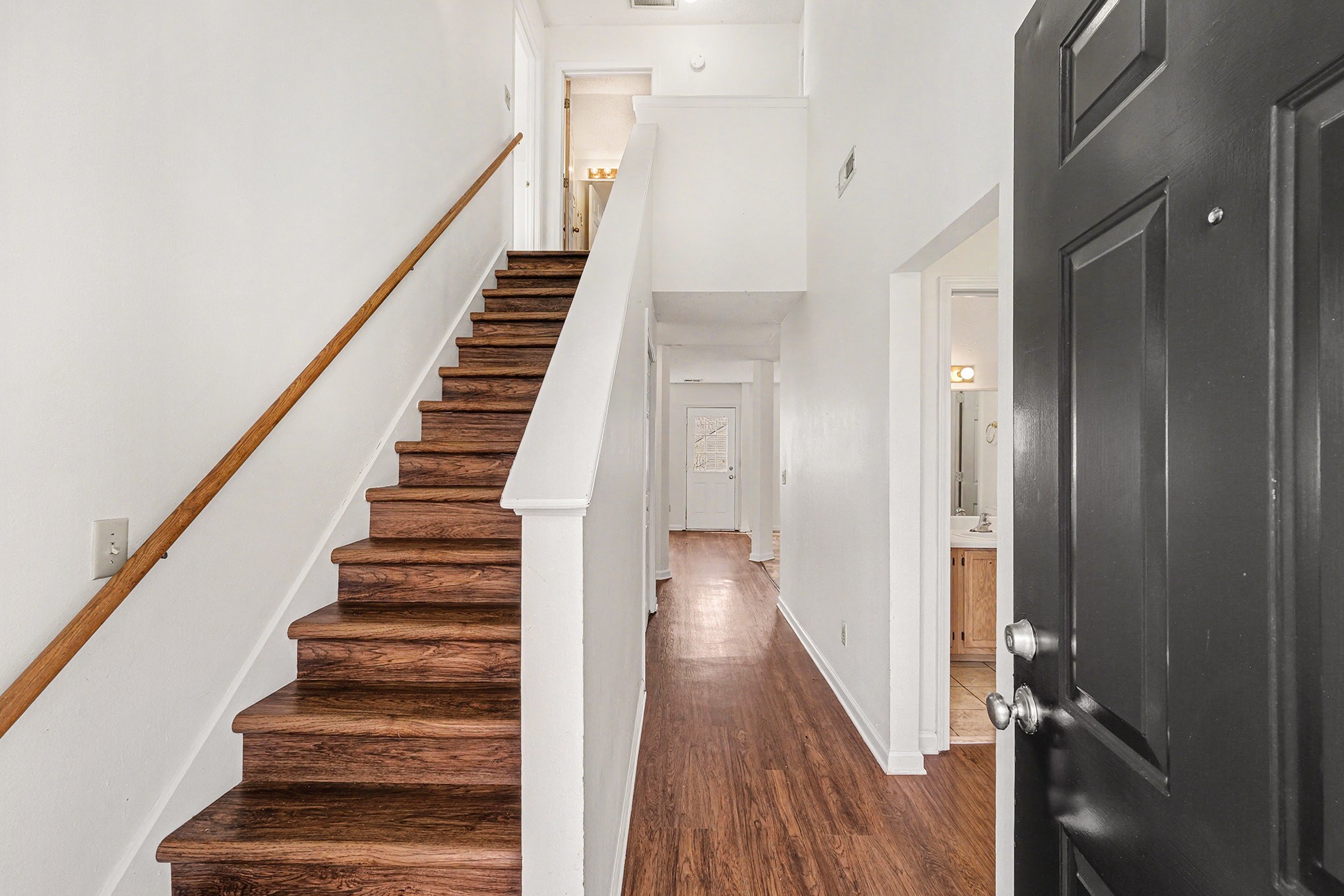 507 Johnny Bench Cv NE