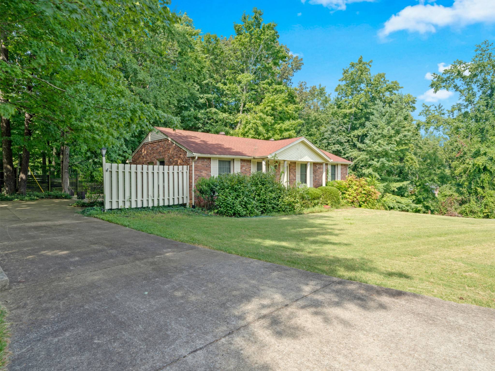 1258 Hillwood Dr