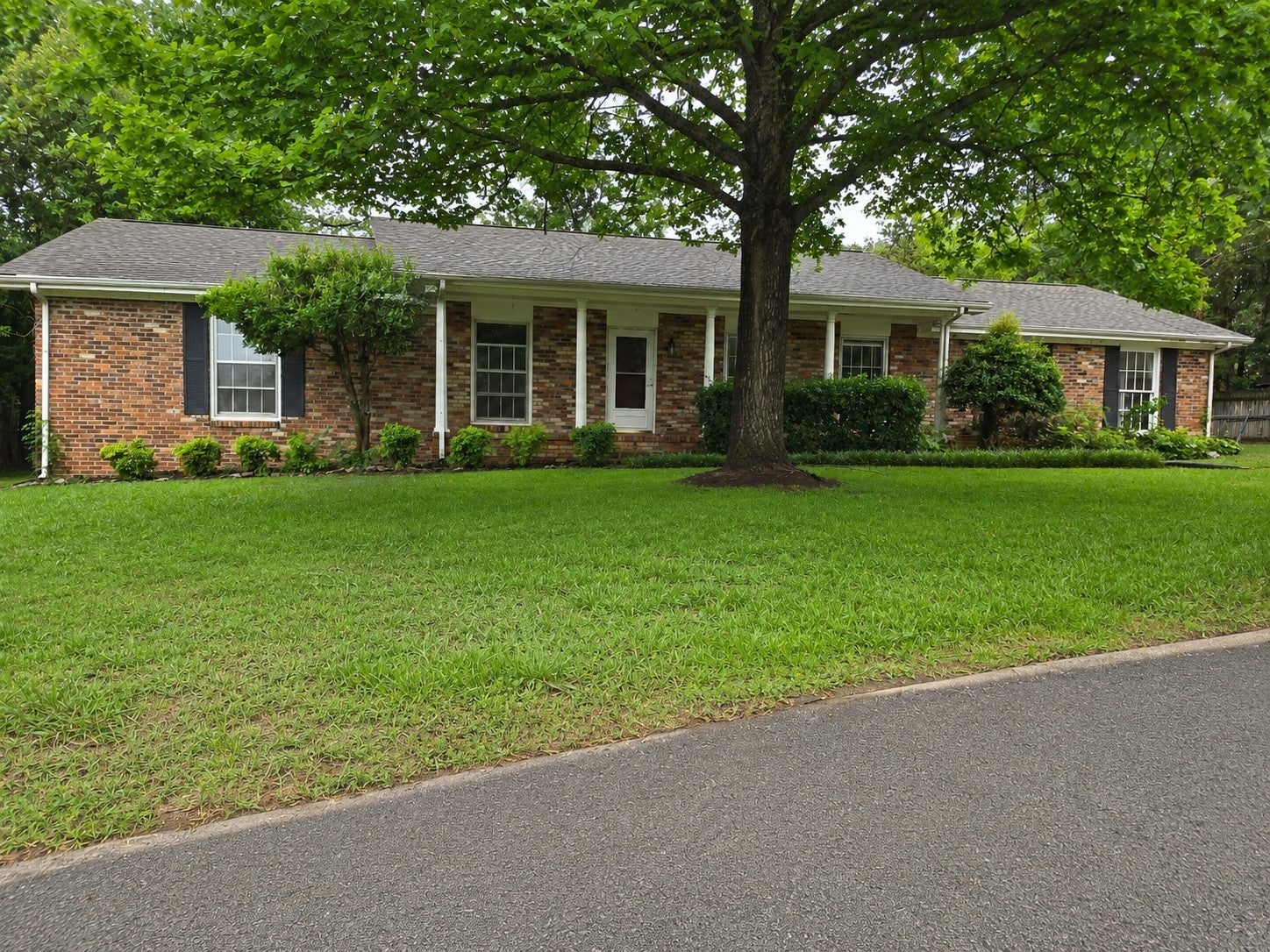 3824 Lake Aire Ct, Nashville TN 37217 3-bed home, photo 2 of 22