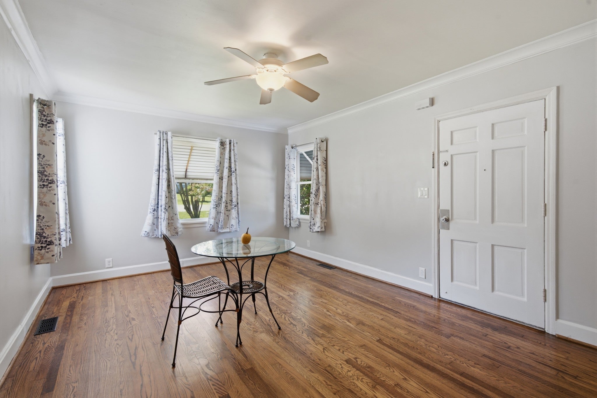 2825 Surrey Rd