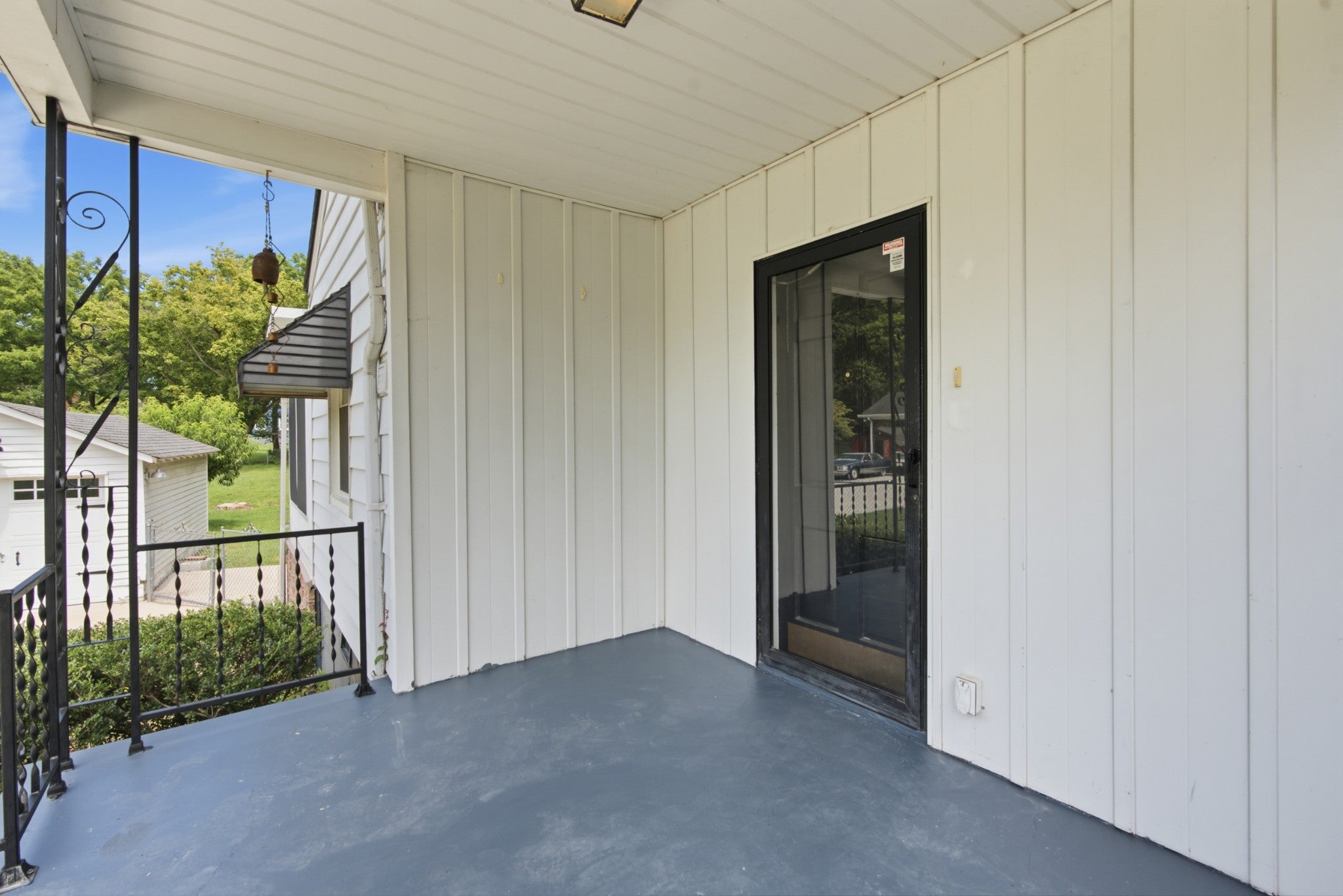 2825 Surrey Rd