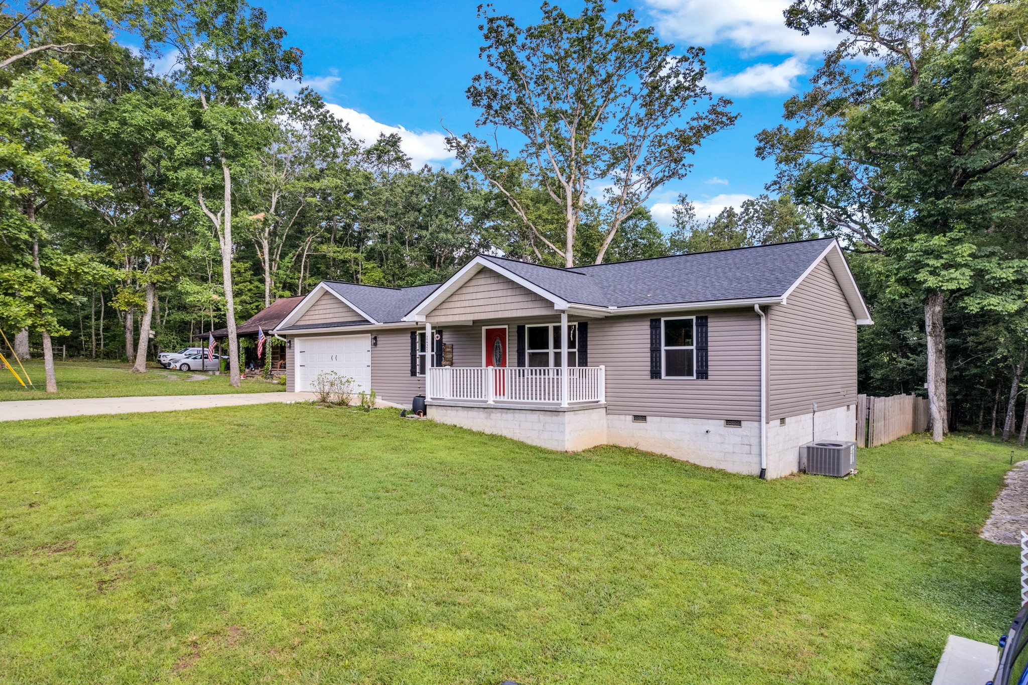 2423 Whitehorse Dr