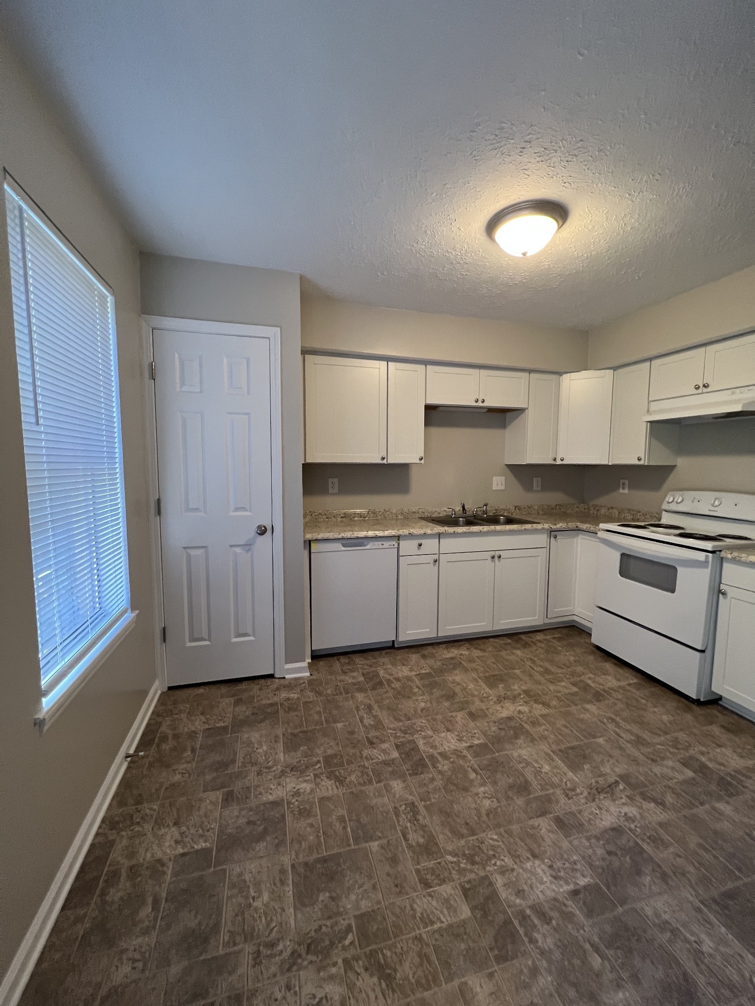 103 Coventry Woods Dr