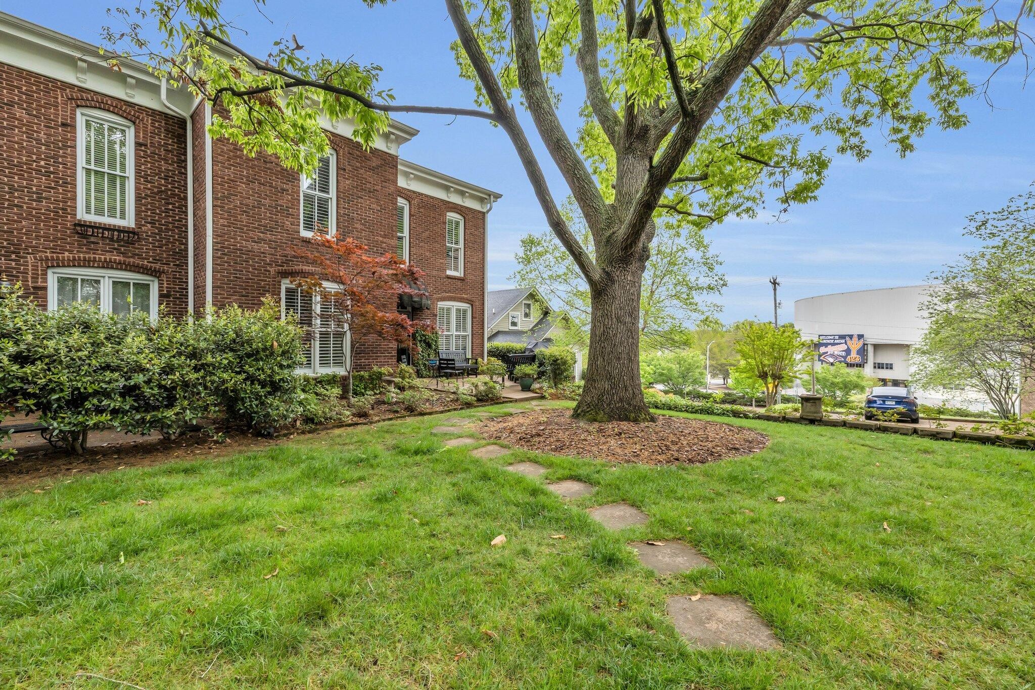506 Lindsay Court