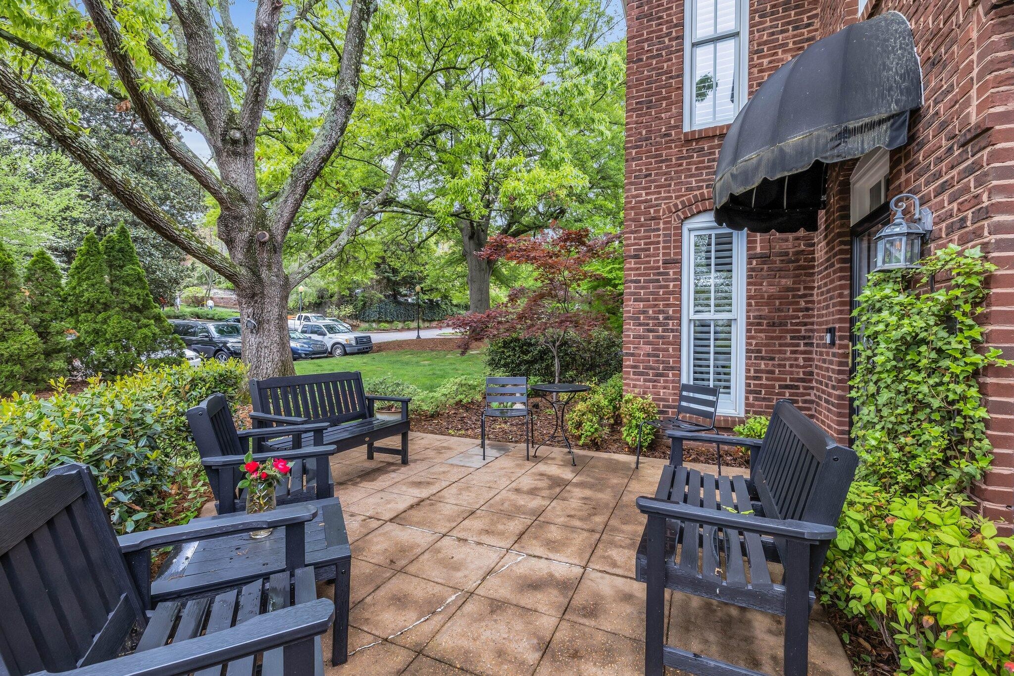 506 Lindsay Court