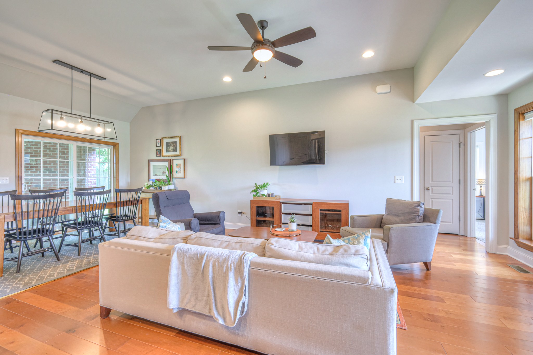 2527 English Hill Dr