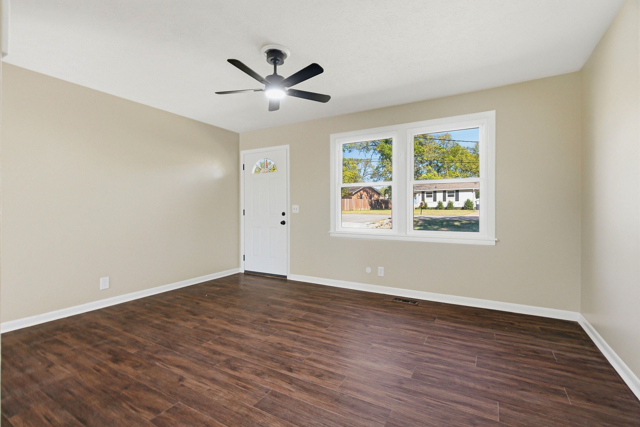 5035 Bonnameade Dr