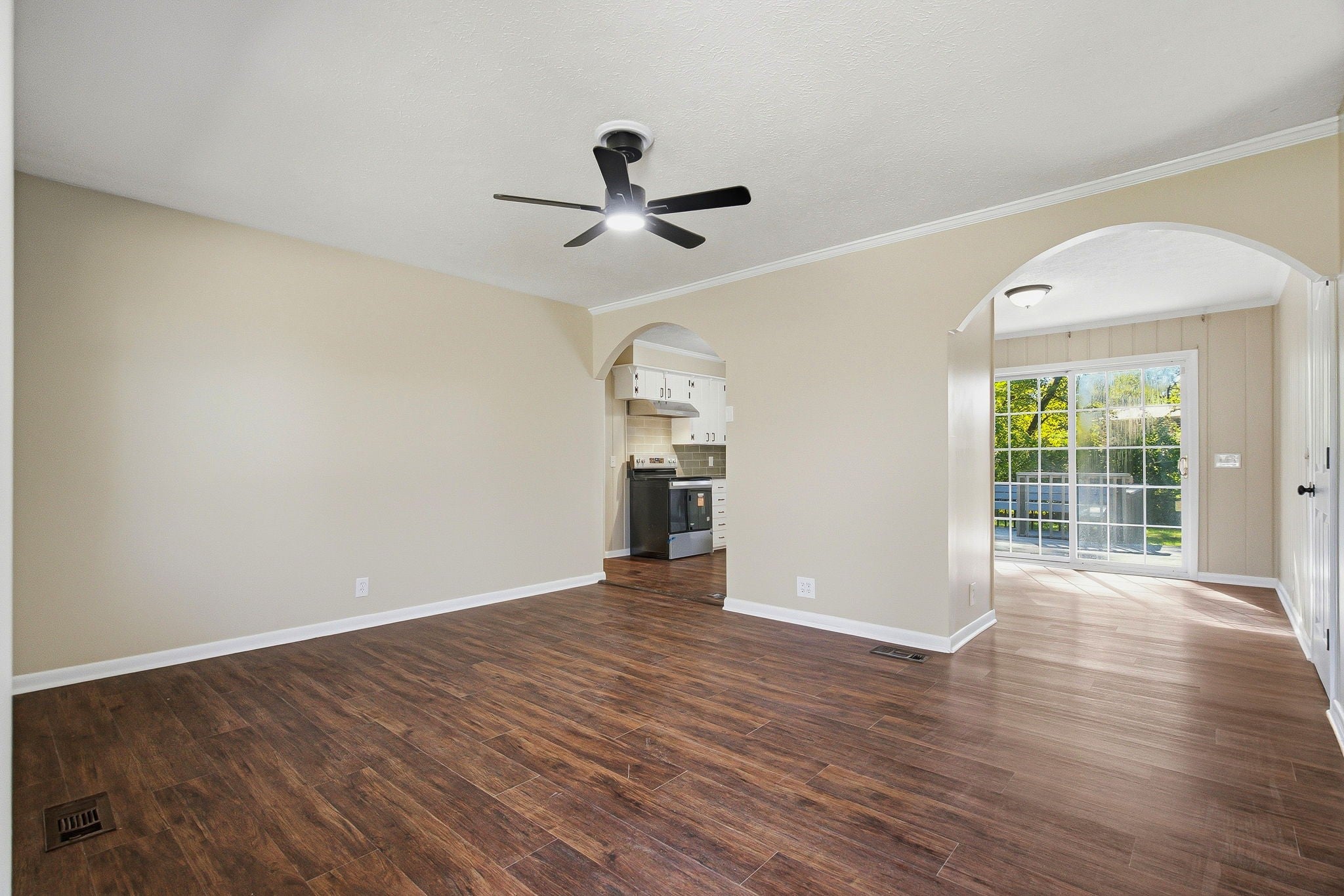 5035 Bonnameade Dr