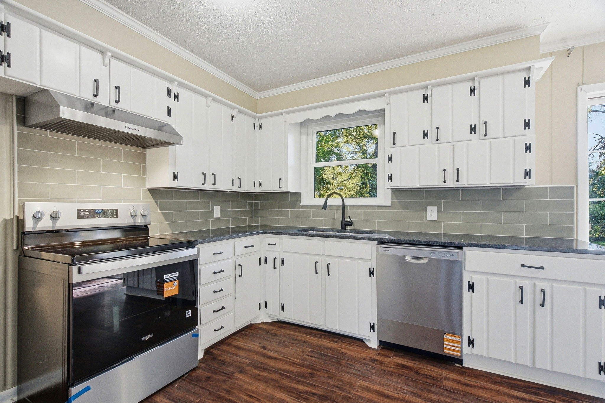 5035 Bonnameade Dr