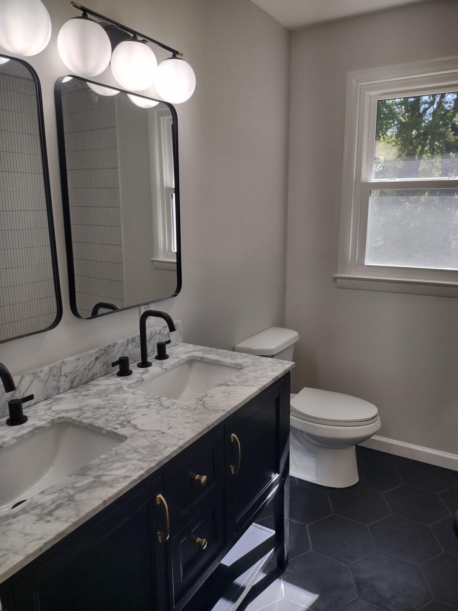 5035 Bonnameade Dr