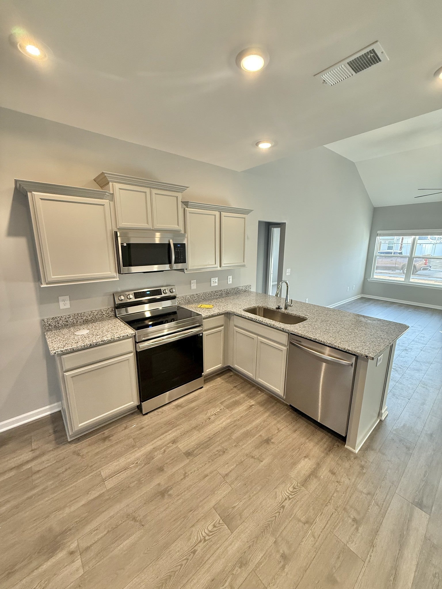 6 Stonehenge Cir
