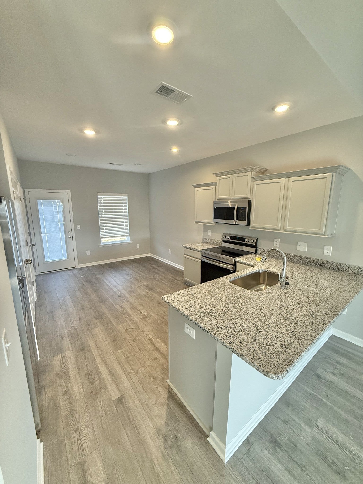 6 Stonehenge Cir