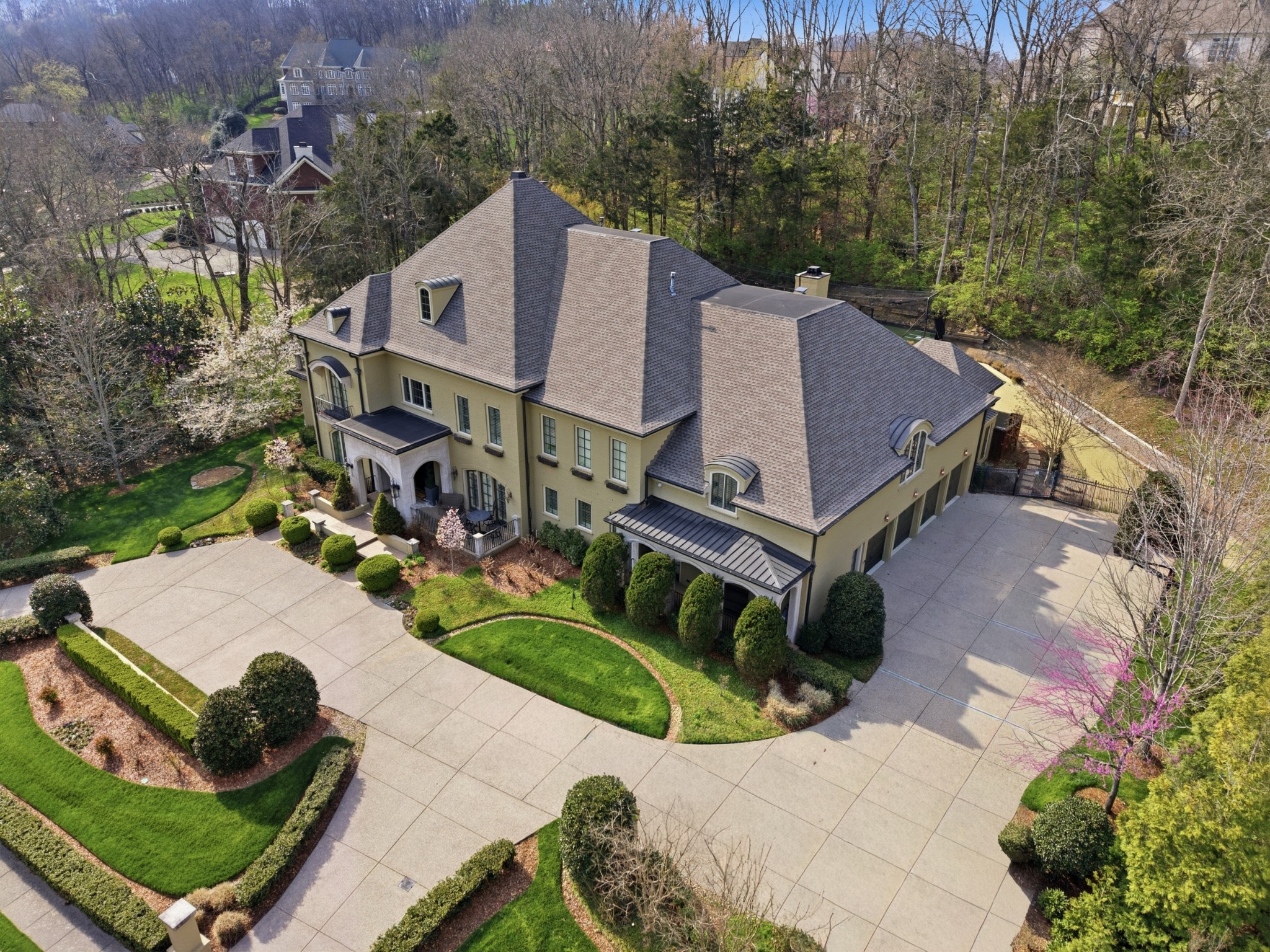 1606 Whispering Hills Dr