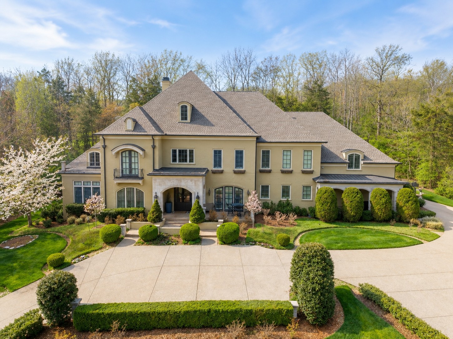 1606 Whispering Hills Dr