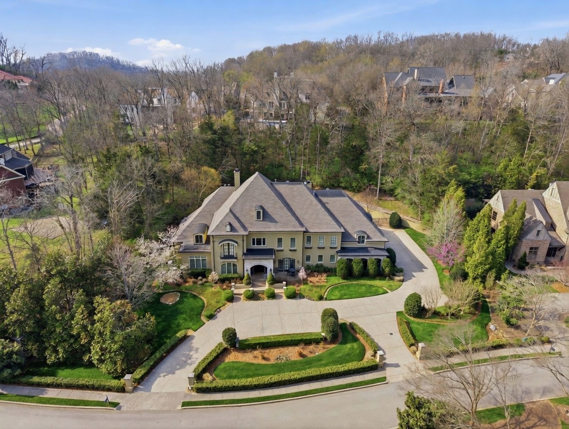 1606 Whispering Hills Dr