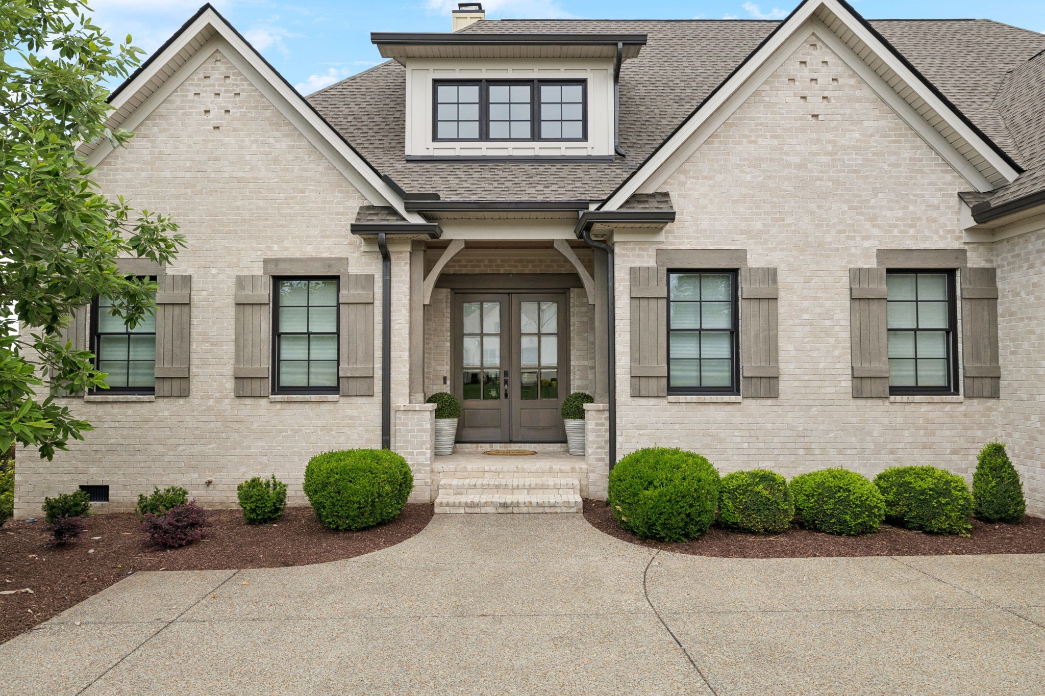 1208 Potter Ln