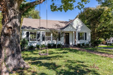 Photo for 900 Woodmont Blvd, Nashville, TN 37204 (MLS # 3049941)