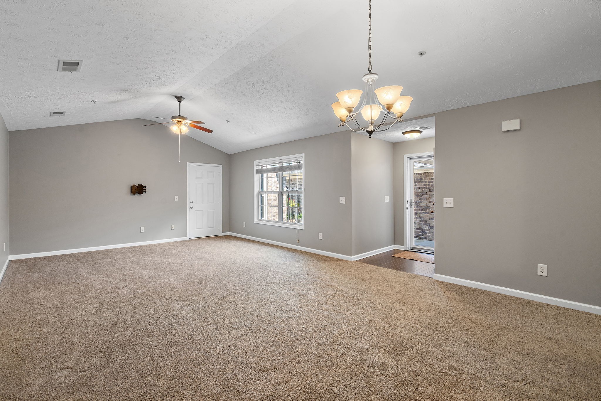 2360 Highway 31 W 707