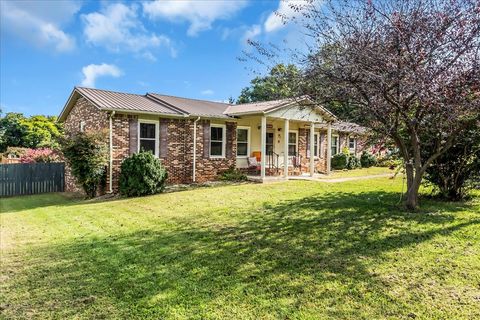 208 Tammy Dr Decherd TN 37324