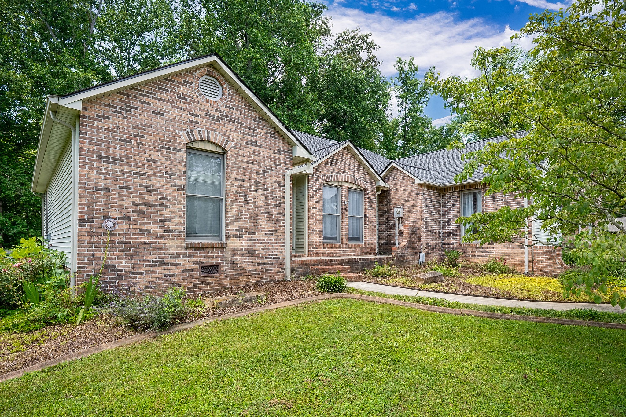 1760 Heathrow Dr
