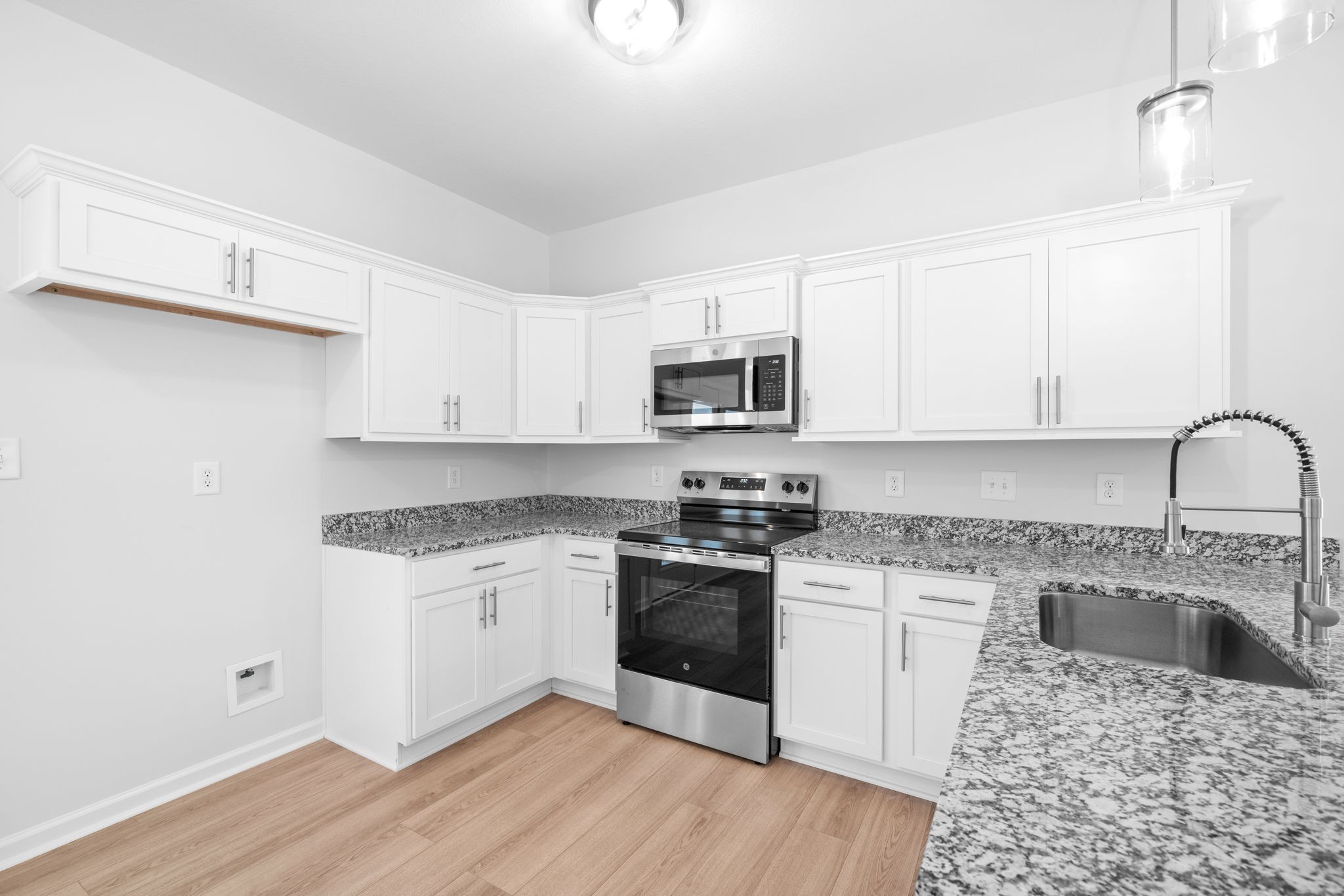 Clarksville, Tennessee 37043, United States, 2 Bedrooms Bedrooms, ,3 BathroomsBathrooms,Residential,Active,143629