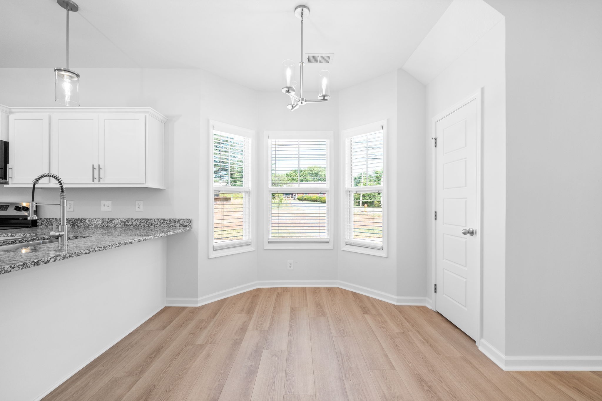 Clarksville, Tennessee 37043, United States, 2 Bedrooms Bedrooms, ,3 BathroomsBathrooms,Residential,Active,143629