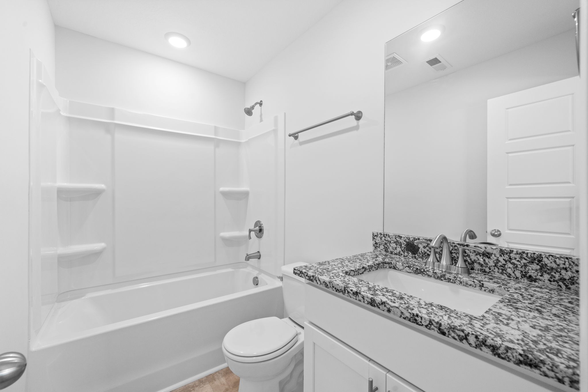 Clarksville, Tennessee 37043, United States, 2 Bedrooms Bedrooms, ,3 BathroomsBathrooms,Residential,Active,143629