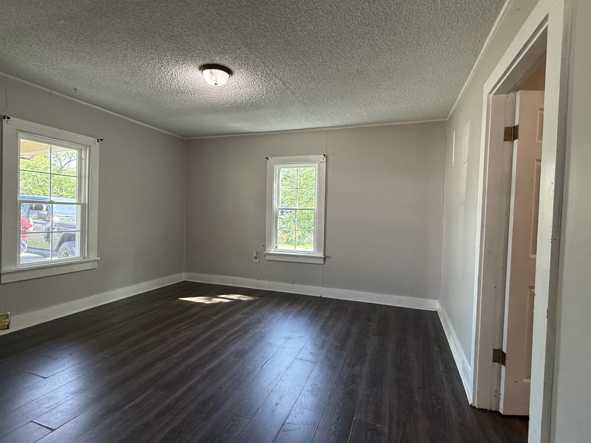 1627 Old Highway 31 E