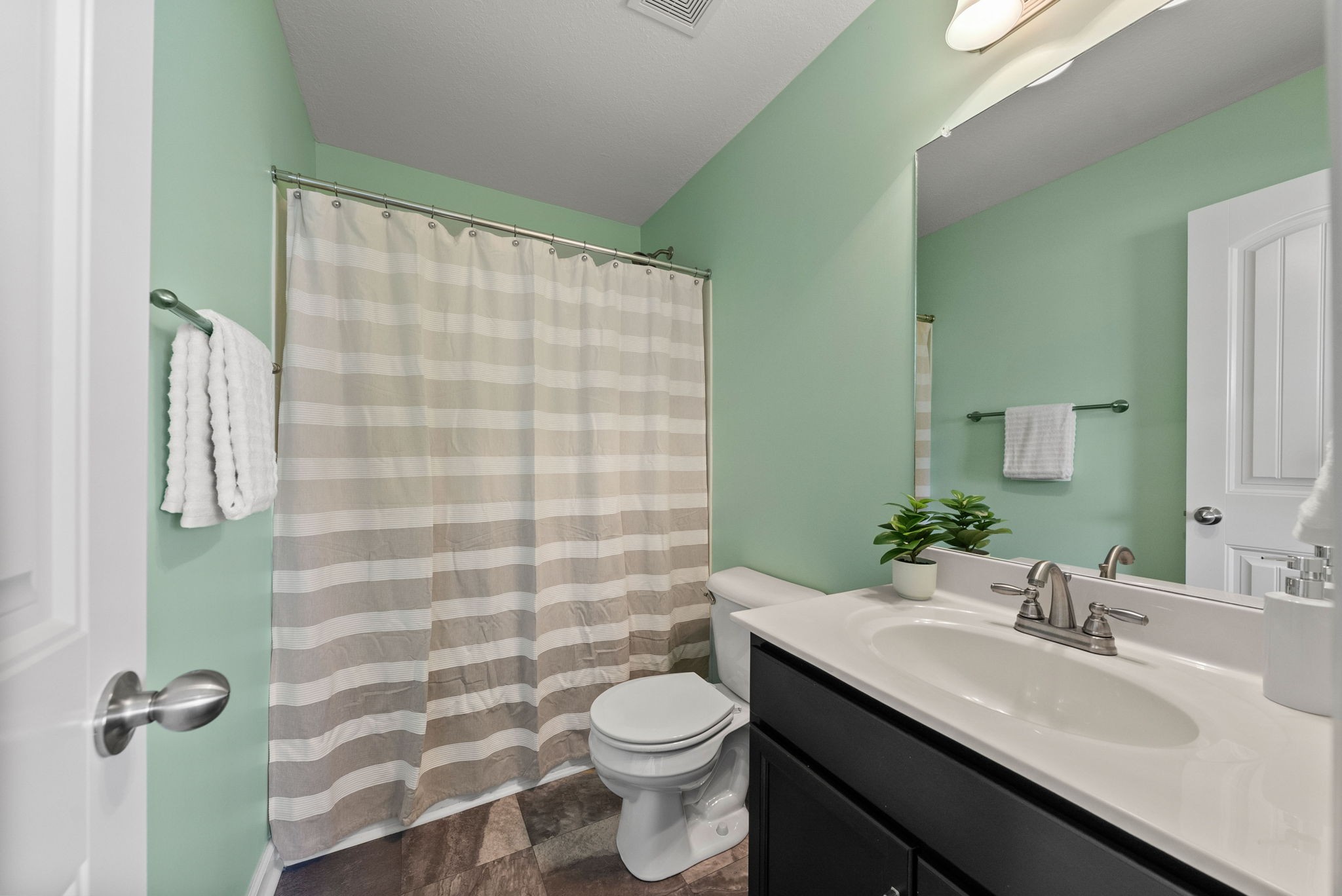 Clarksville, Tennessee 37040, United States, 2 Bedrooms Bedrooms, ,3 BathroomsBathrooms,Residential,Active,174437