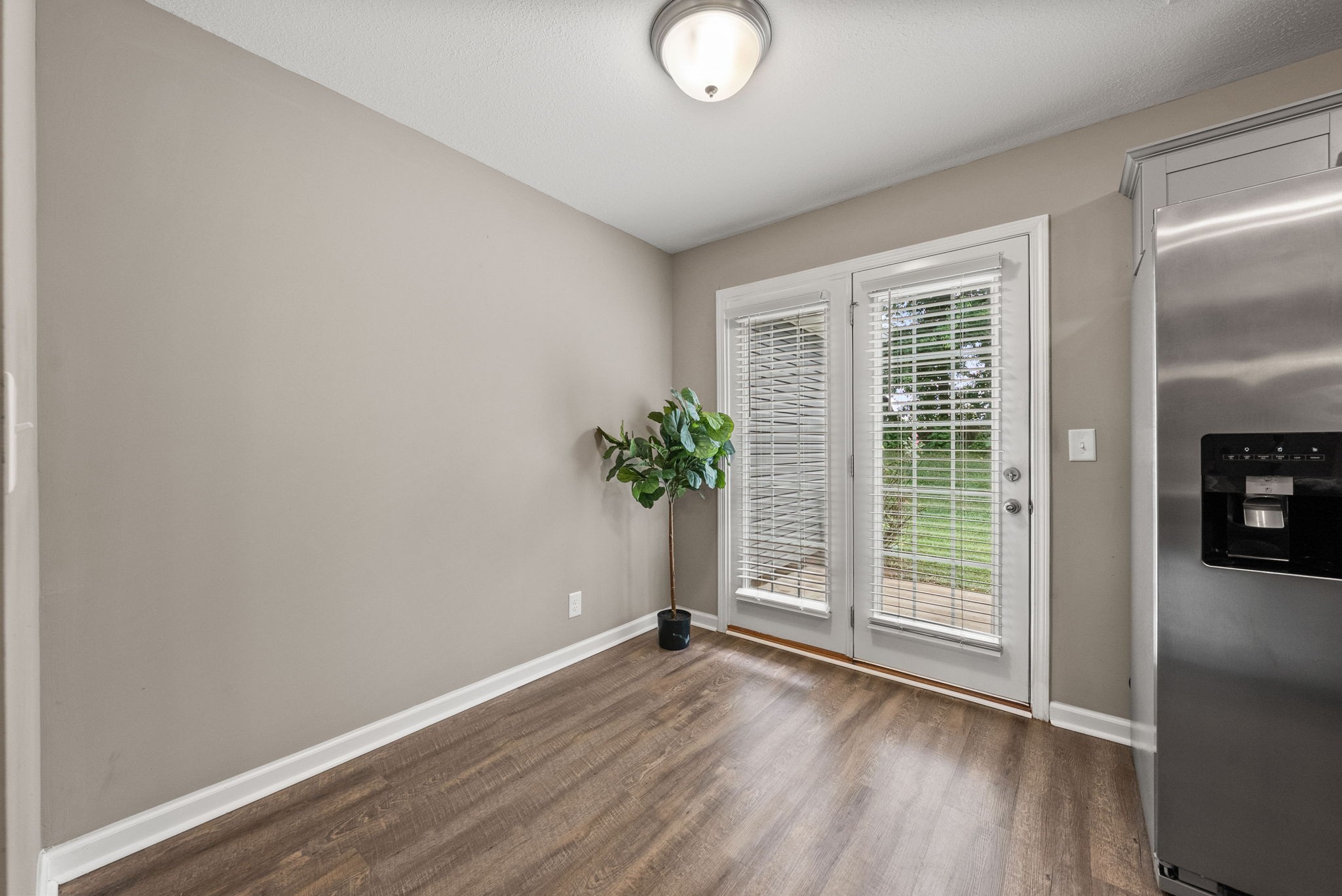 Clarksville, Tennessee 37040, United States, 2 Bedrooms Bedrooms, ,3 BathroomsBathrooms,Residential,Active,174437