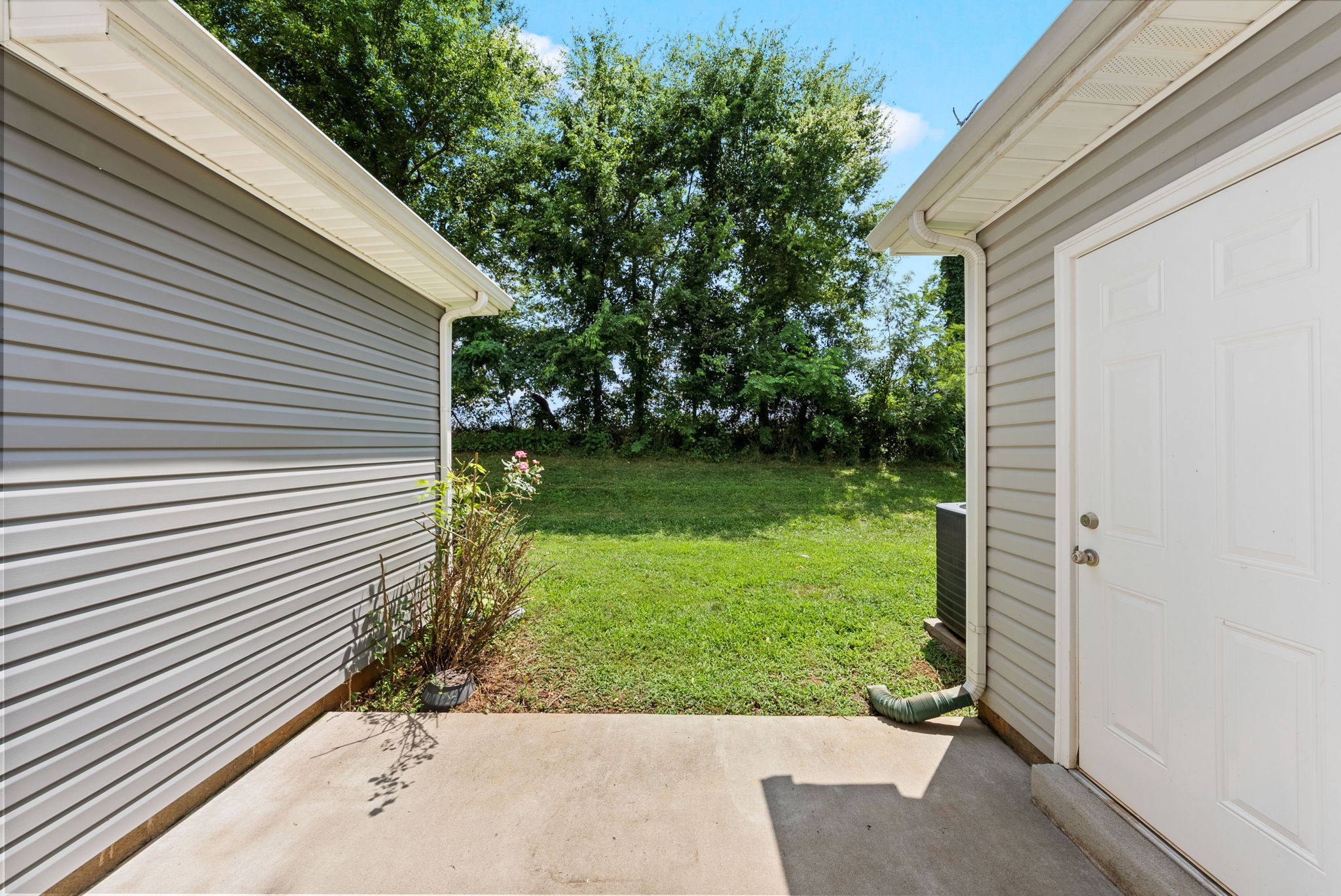 Clarksville, Tennessee 37040, United States, 2 Bedrooms Bedrooms, ,3 BathroomsBathrooms,Residential,Active,174437