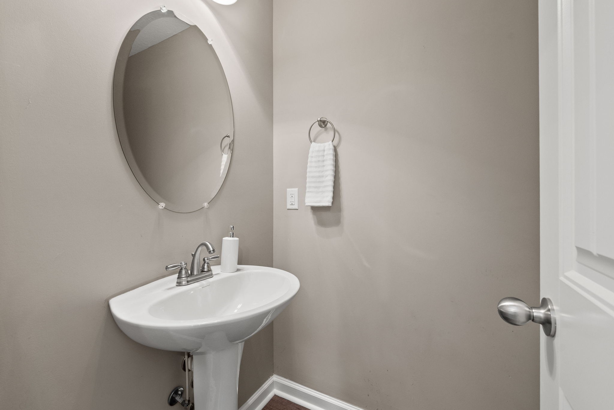 Clarksville, Tennessee 37040, United States, 2 Bedrooms Bedrooms, ,3 BathroomsBathrooms,Residential,Active,174437